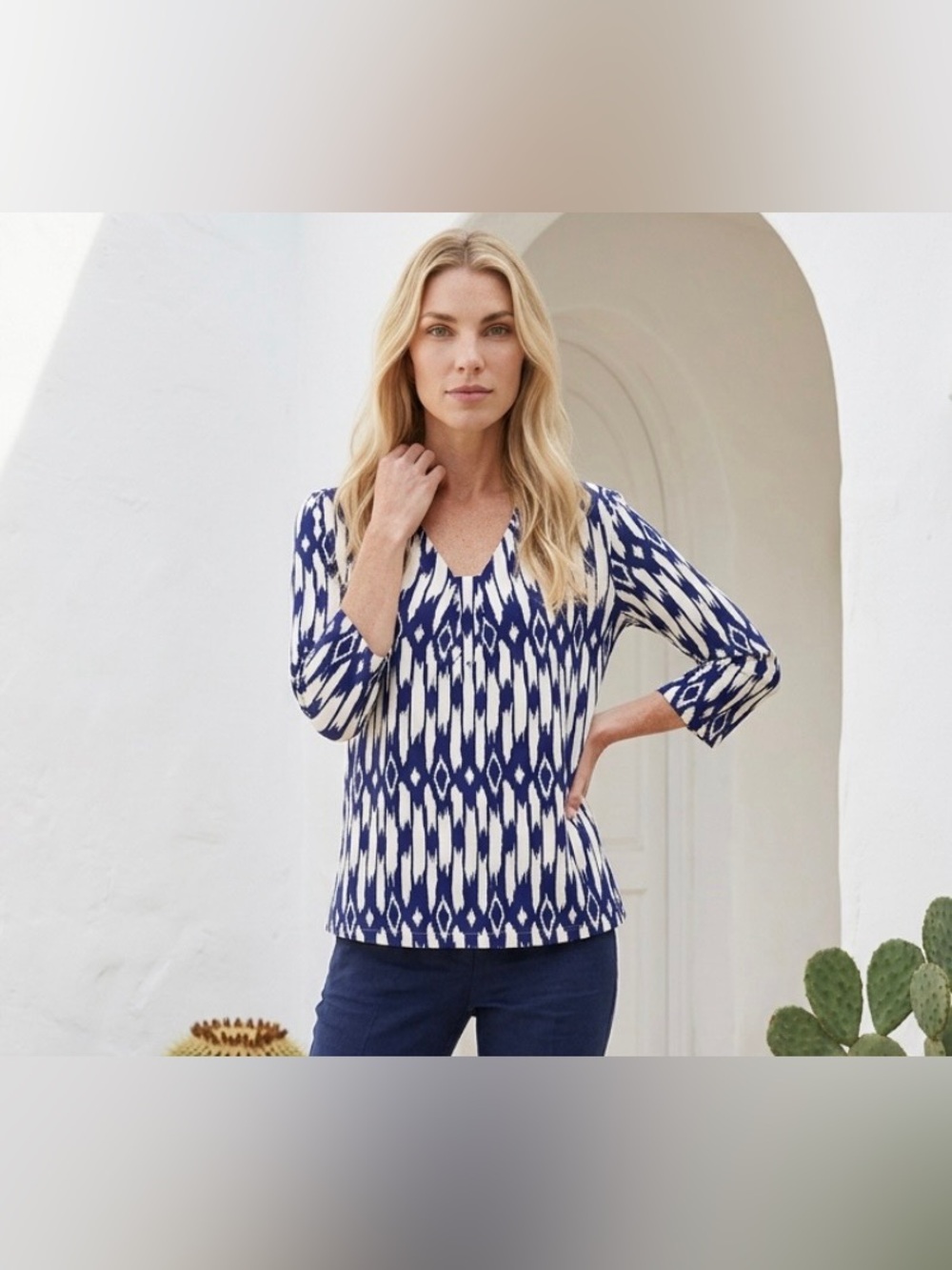J MCLAUGHLIN Catalina Cloth Terra Ikat Top Shirt Blouse Blue Ivory VNeck Knit